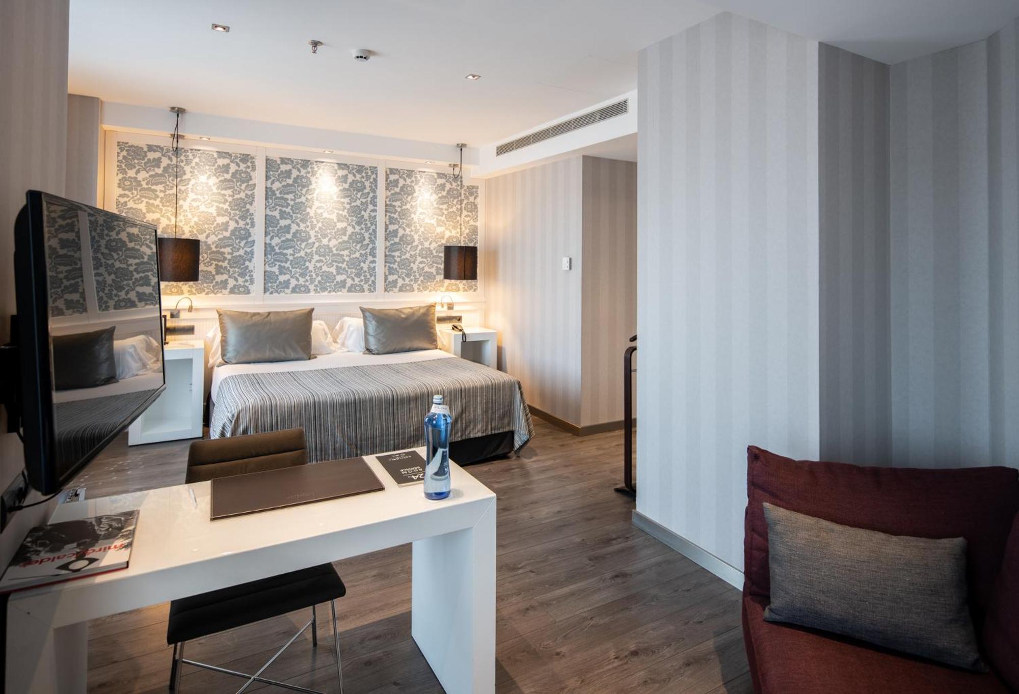 Catalonia Barcelona Plaza Hotel Room photo
