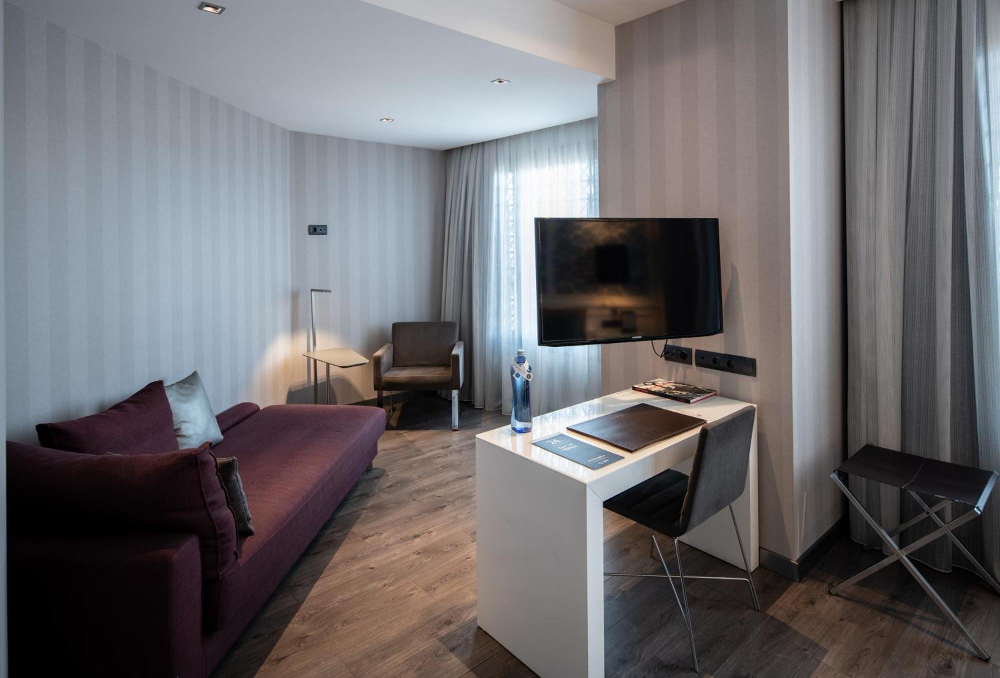 Catalonia Barcelona Plaza Hotel Room photo