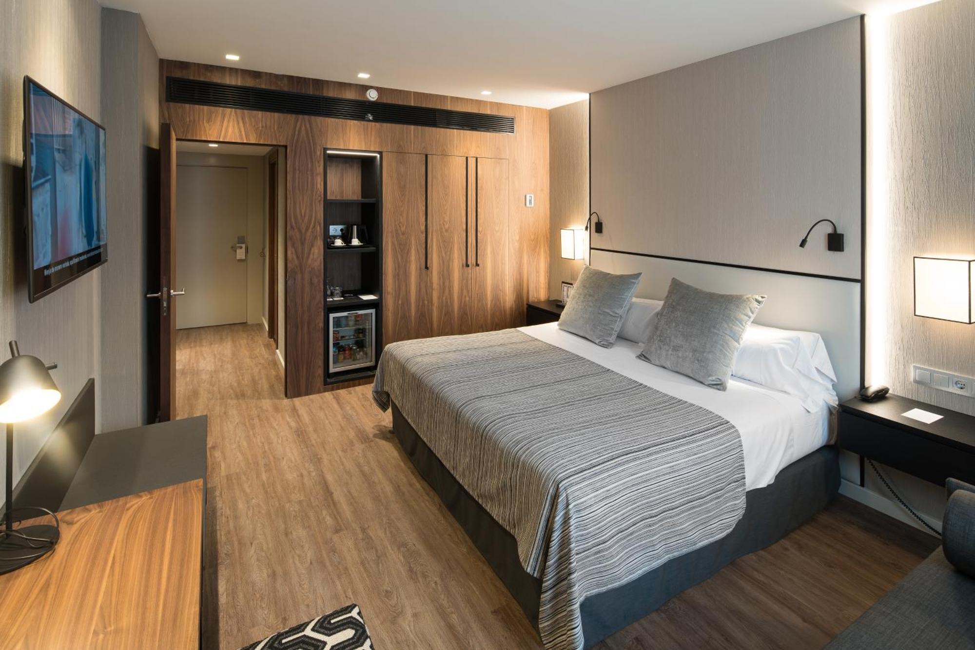 Catalonia Barcelona Plaza Hotel Room photo