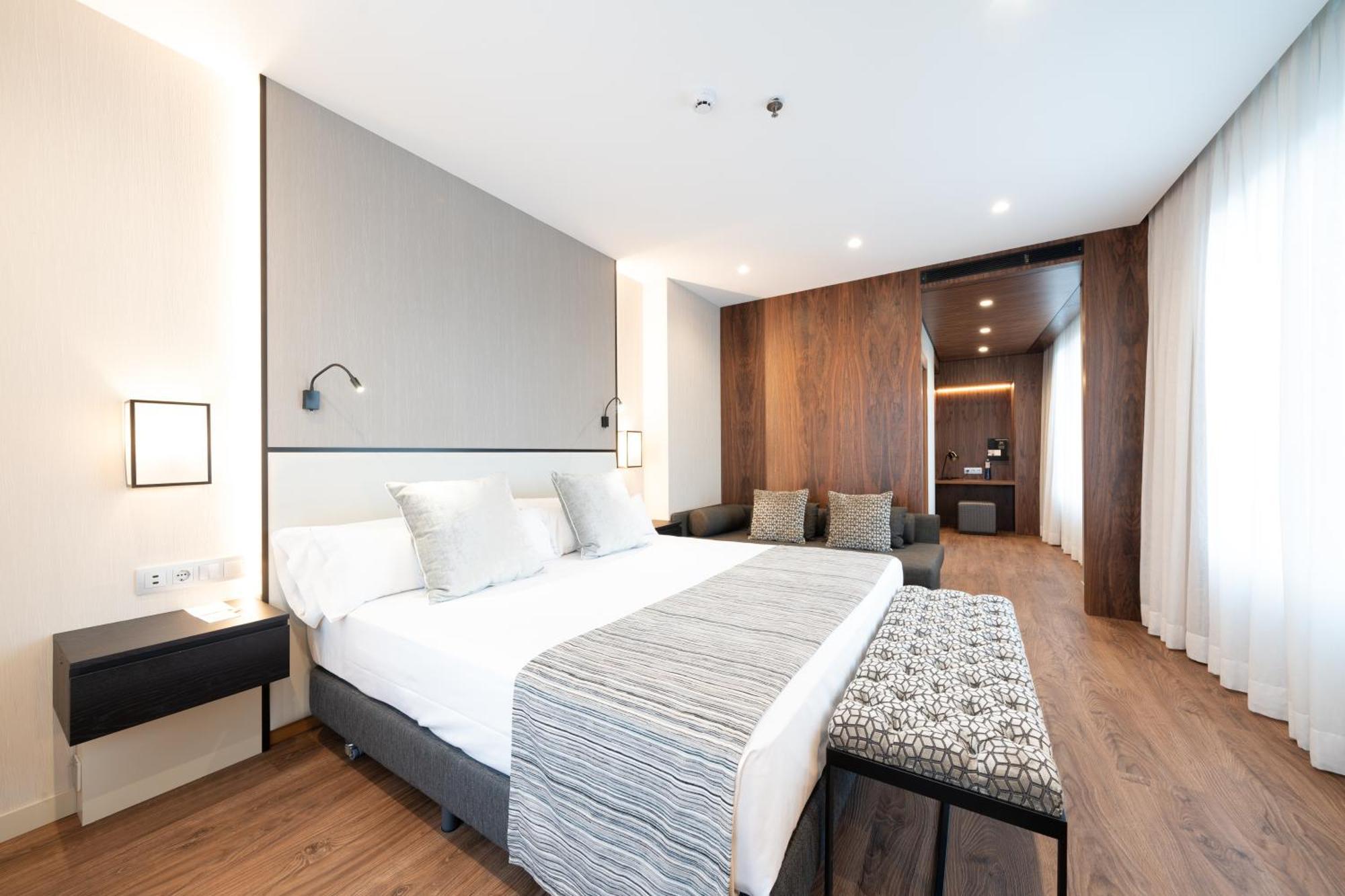 Catalonia Barcelona Plaza Hotel Room photo