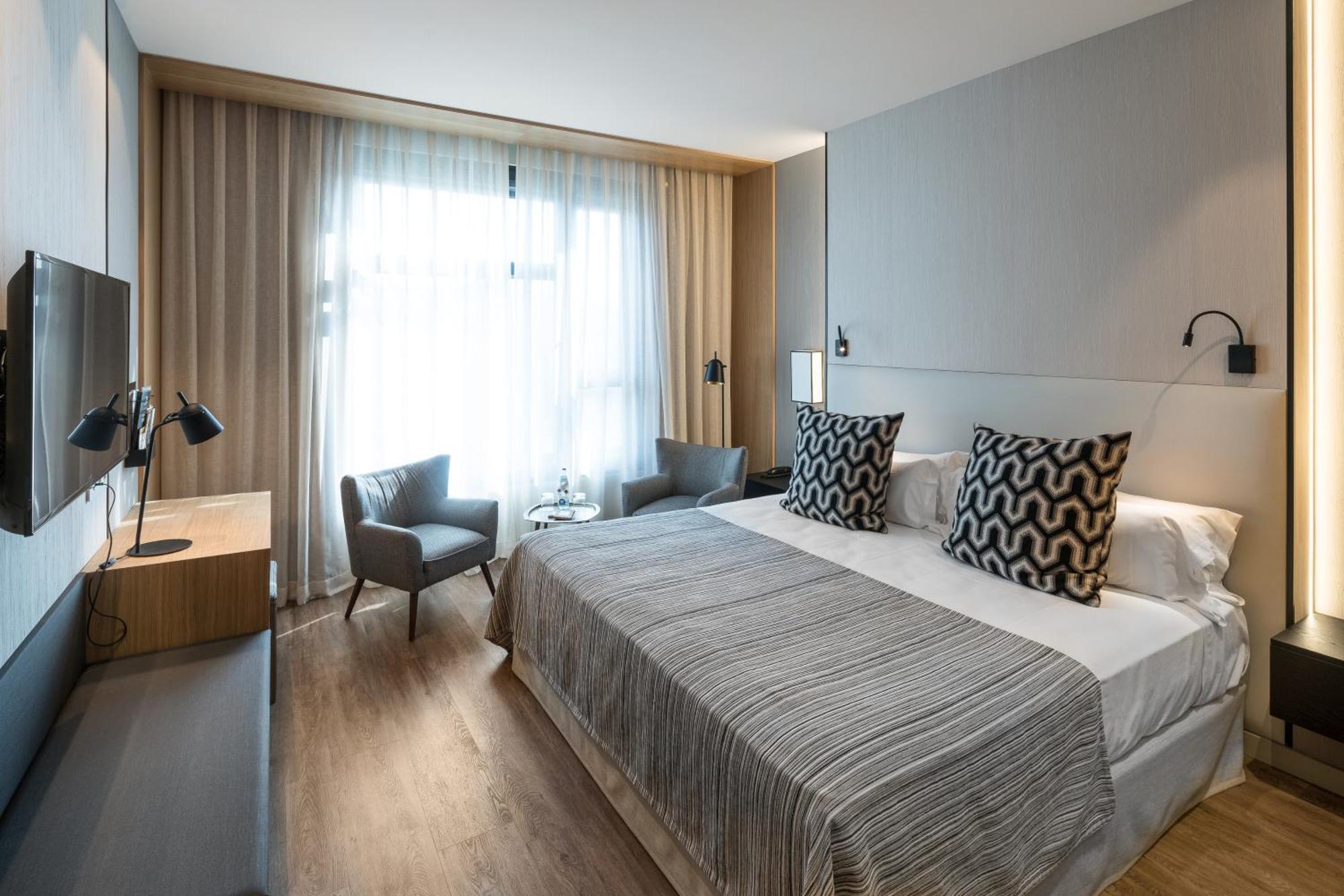 Catalonia Barcelona Plaza Hotel Room photo